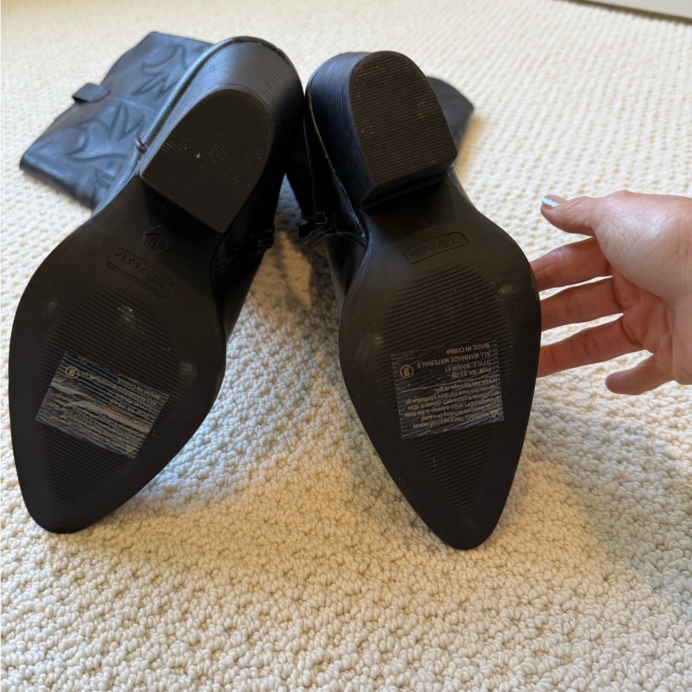 Black Western-Style Women's Boots - Picture 3 of 5